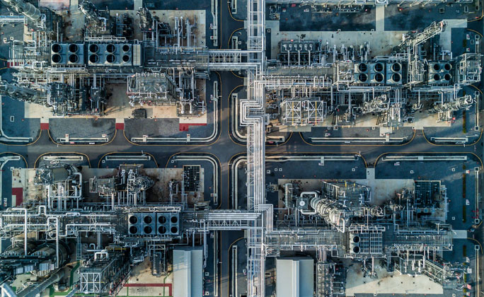 Piping overview of a refinery